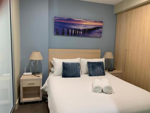 Beachside Luxury Apartments One & Two Bedroom in Beachfront Oaks Pier Building