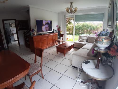  Chalet en Islares con playa cercana, Ferienwohnung in Castro-Urdiales