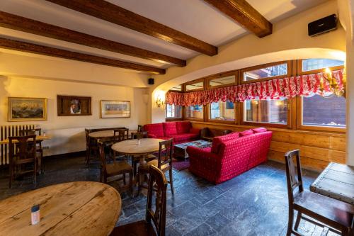 Hotel Cristallo in مركز مدينة كورمايور
