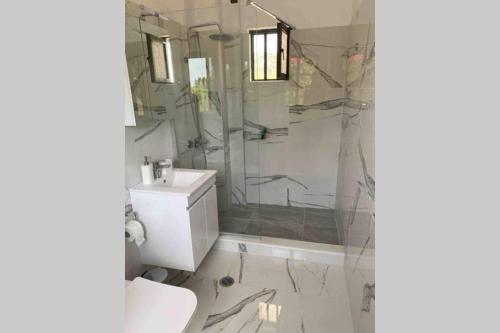 Bathroom, Maria‘s Apartment in Pidima Kyras