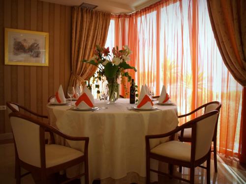 Hotel Neva – Podstrana, MD