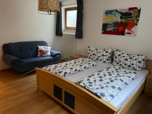 1 queen bed, 1 sofa bed