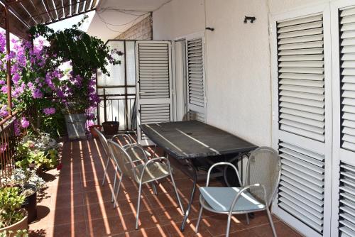 Three-Bedroom Apartment with Sea View image 1