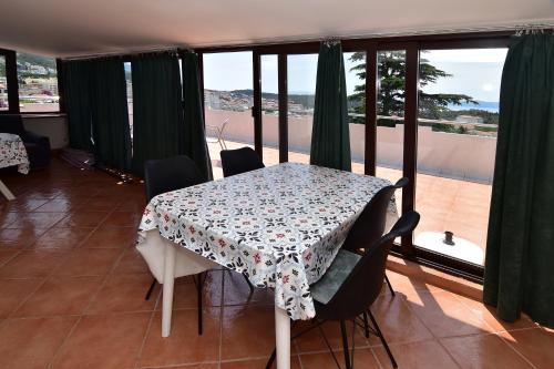 Two-Bedroom Apartment with Sea View image 8