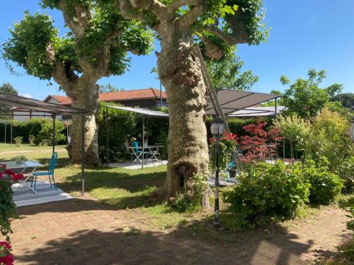 松海灘旅館 (Entre Mer et Pins) in 博恩地區聖於連