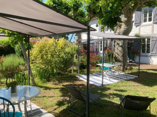 松海灘旅館 (Entre Mer et Pins) in 博恩地區聖於連