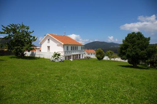  Beachfront Surf & Holiday House, up to 12 persons, Pension in Villarrube