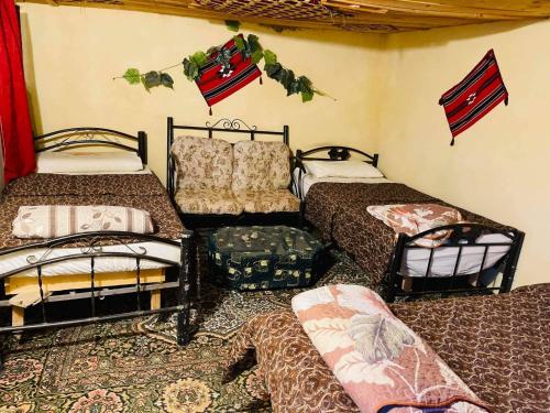 3 twin beds
