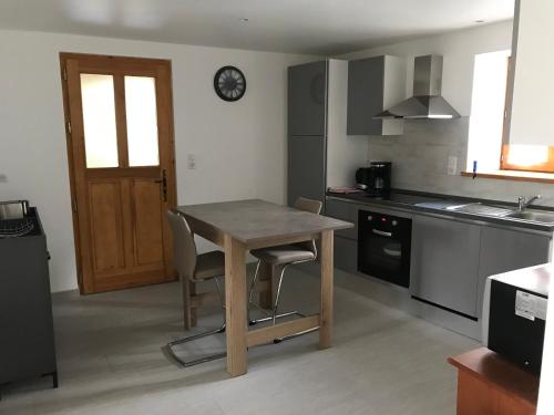 virtuve, LE GELEINFÊTE I - GÎTE VOSGES à proximité de GERARDMER classé 3 étoiles (LE GELEINFETE I - GITE VOSGES a proximite de GERARDMER classe 3 etoiles) in Herpelmont