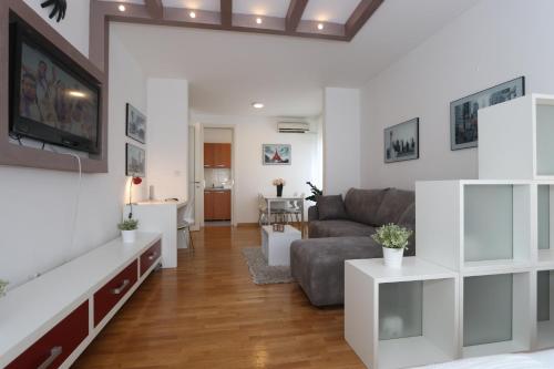 New Belgrade Apartment Belville - image 9