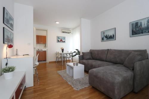 New Belgrade Apartment Belville - image 14