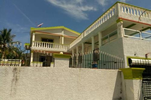 Beautiful Home away from Home, 10 mins to Beach!