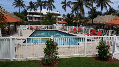 Oceans Beach Resort & Suites - 수영장