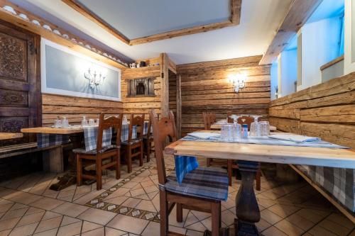 Hotel Cristallo in مركز مدينة كورمايور