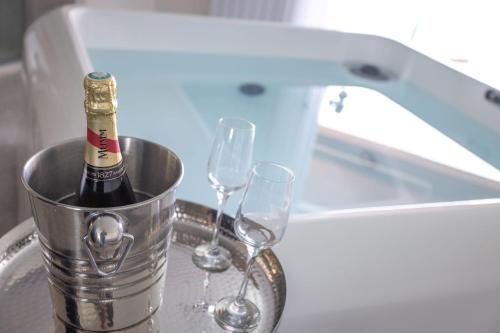 LES SUITES LOVE 1 SPA VUE MER PISCINe, Marseille (photo 6)