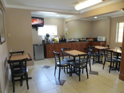 Rodeway Inn – Cartersville, GA