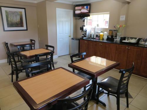Rodeway Inn – Cartersville, GA