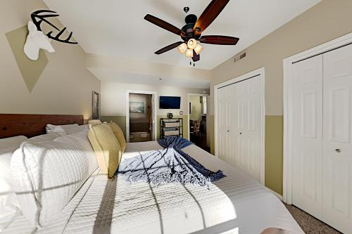 The Island on Lake Travis - Pools Private Marina condo - image 10