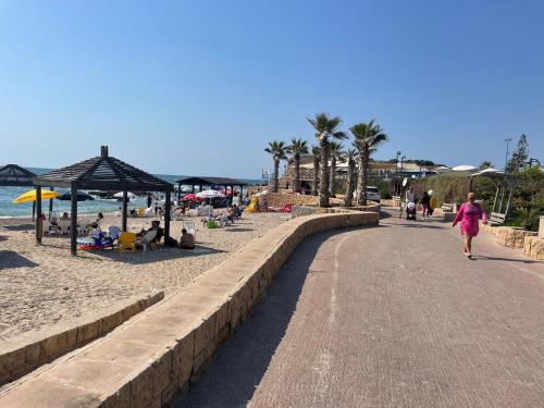 pludmale, #דירת יוקרה על הים Bluewave Beach Apartment# in Hadera