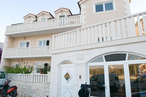  Apartments Zura, Unterkunft in Marina