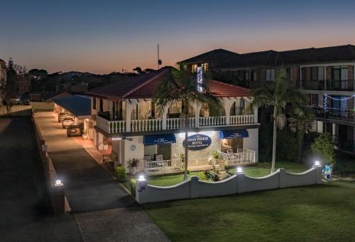 B&B Port Macquarie - OCEAN BREEZE MOTEL - Bed and Breakfast Port Macquarie