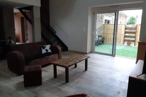 Longère bretonne entièrement rénovée en loft gîte à louer Pontivy