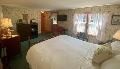 Family Farmhouse Inn image 28