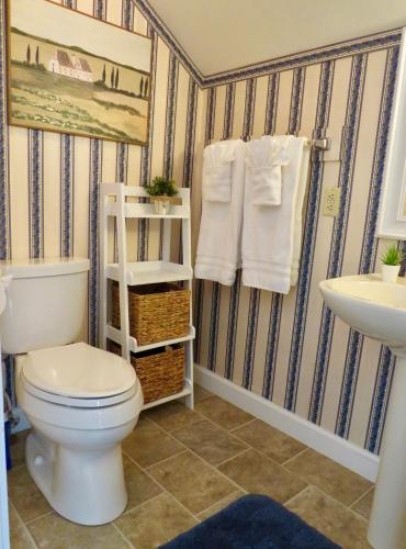 Family Farmhouse Inn - image 6