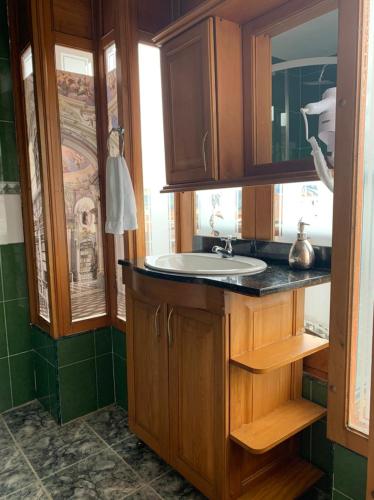 Fürdőszoba, Hotel Alcatraz in El Retiro