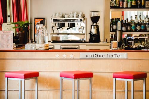 Unique Hotel - image 2