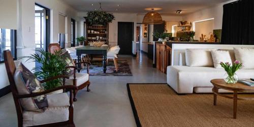 Villa Le Roc Kleinmond Accommodation in Kleinmondas