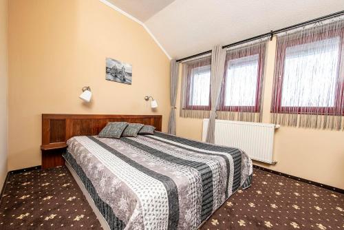 Natali Vendégház és étterem Mátra (Natali Vendeghaz es etterem Matra) in มาทรัสเซนทิเมอร์