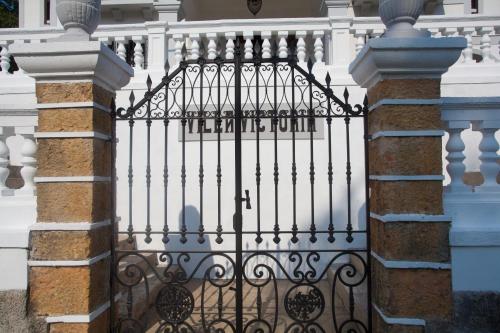  Villa Victoria in Vallobal