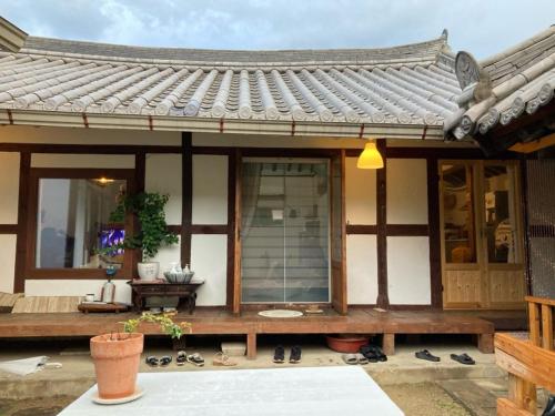 Jeonju Hanok Village Jamanjae