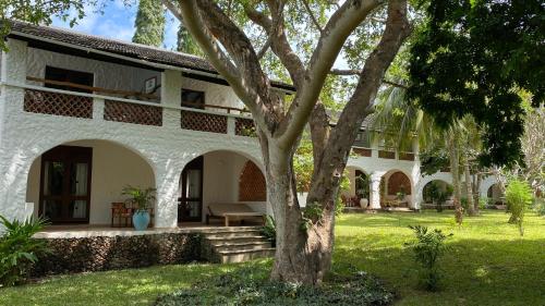 Pinewood Beach Resort and Spa Room Type - Deluxe Room (Double)