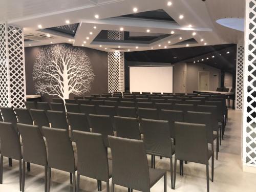 Hotel Myslyvskiy Dvir - image 12