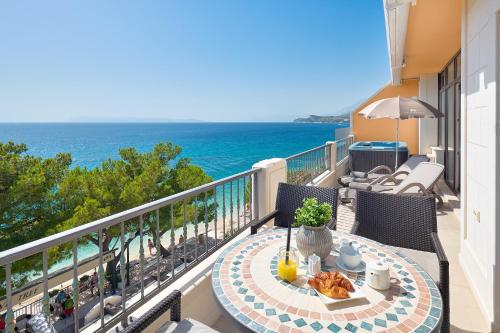 Deluxe Suite with Terrace and Sea View