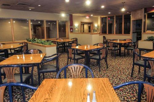 Quality Inn & Suites - image 7