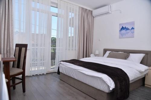 2 bedrooms, 3 beds