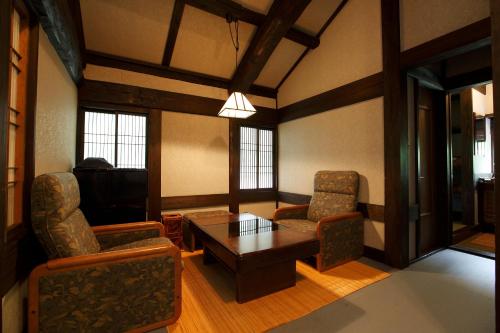 room detail thumbnail 2