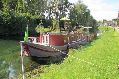 Sur la Somme à bord de la péniche Arche de Noé gîte à louer Buigny-l'Abbé