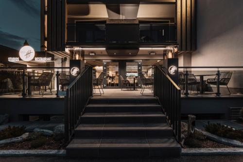 Exterior view, VIER Studios & Restaurant in Burgstein