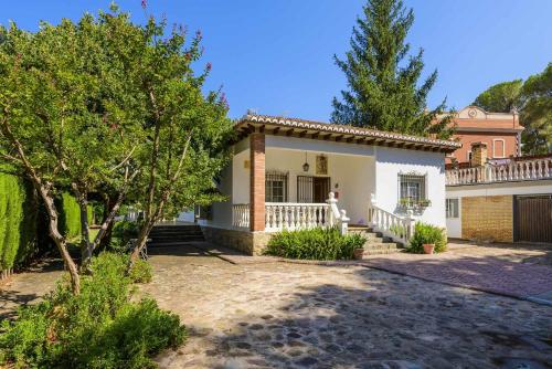 Casa San Rafael, magnífico chalet con gran jardín gîte à louer Navajas