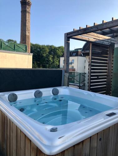 Romantic studio with jacuzzi, Praha (fotografie 2)