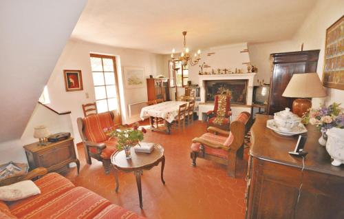 Lovely Home In La Garde With Kitchen - Location saisonnière - La Garde