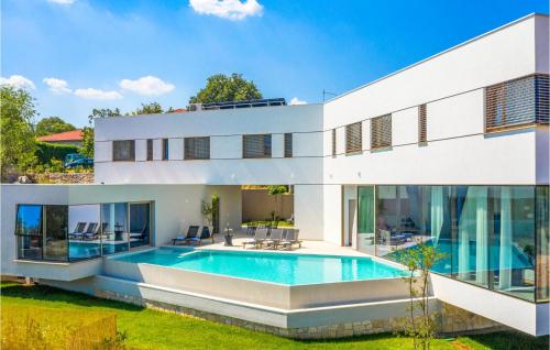 Nice home in Zmijavci with Private swimming pool, Outdoor swimming pool and Swimming pool