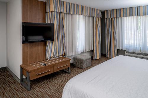 Holiday Inn Express and Suites Pikeville, an IHG Hotel