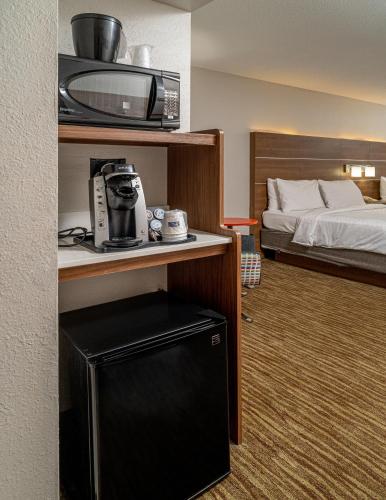 Holiday Inn Express and Suites Pikeville, an IHG Hotel