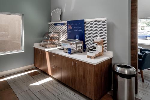 Holiday Inn Express and Suites Pikeville By IHG - 식음료(F&B)