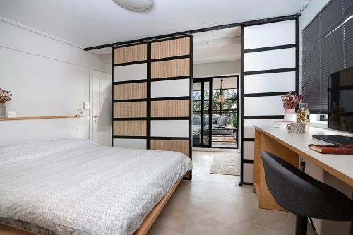 Unique solar penthouse with jacuzzi and sauna in central Athens